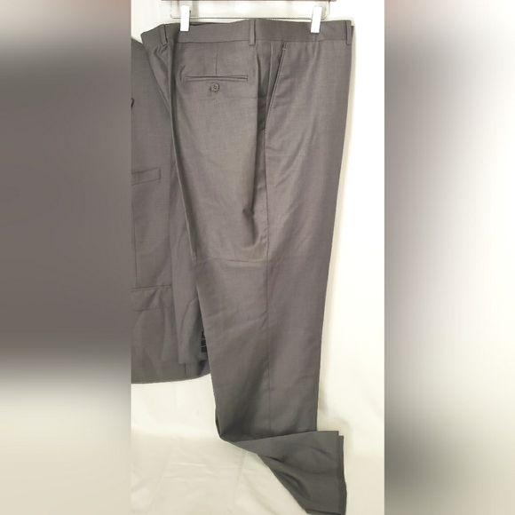 JoS. A. Bank, Signature Gold, 100 % wool suit. New old stock, with original tag. - Picture 6 of 16